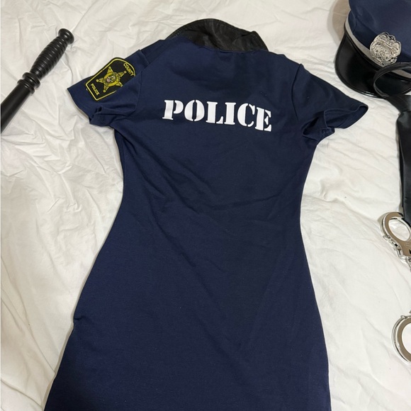 Women’s police costume - Picture 3 of 5